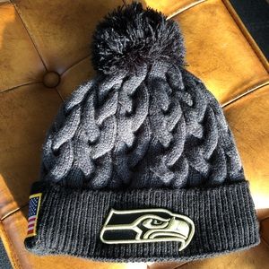 ✨NWOT Seattle Seahawks Salute to Service Beanie✨
